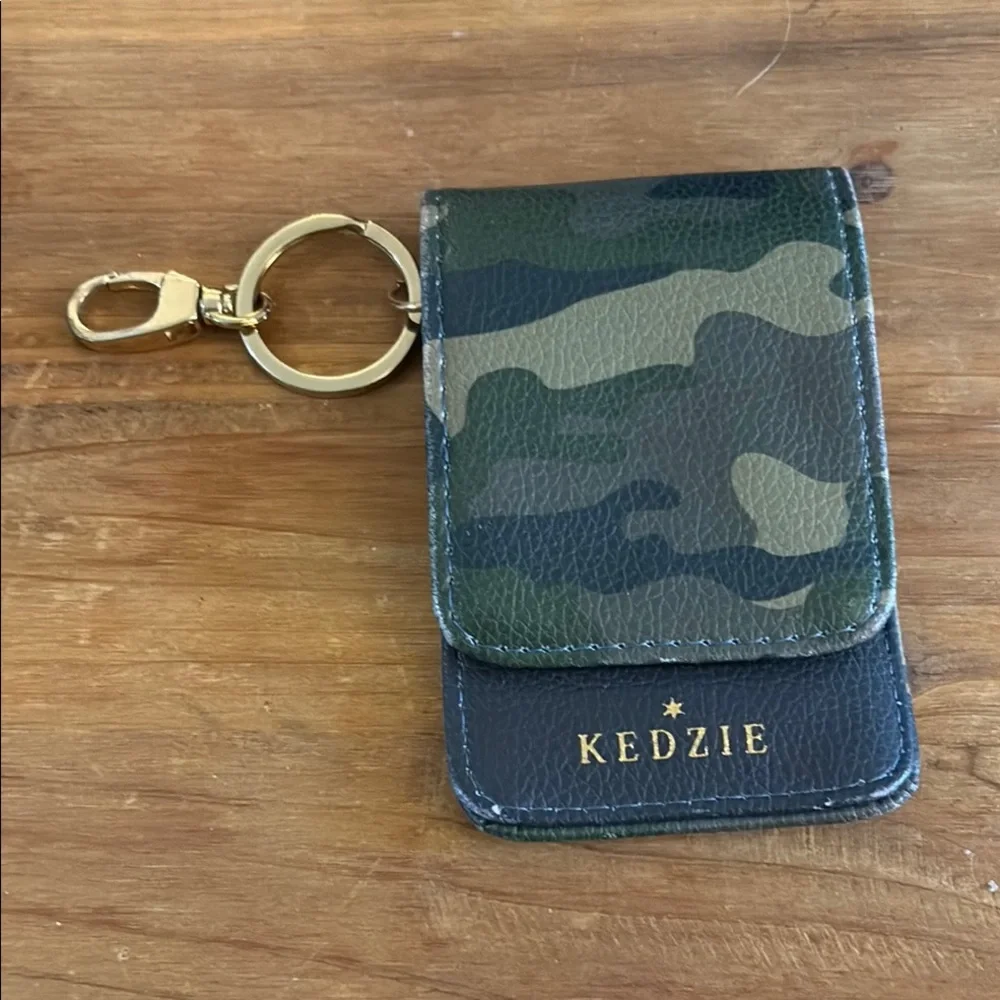 Kedzie Camouflage Card Holder Keychain - Green Camo